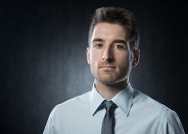 Kendine güvenen işadamı