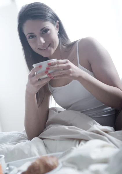 Having breakfast in the bed — Stock Photo, Image