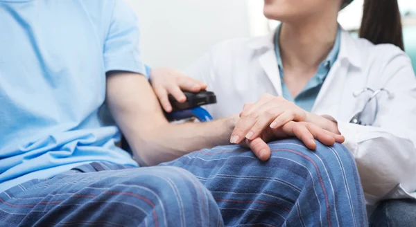 Taking care of a patient — Stock Photo, Image