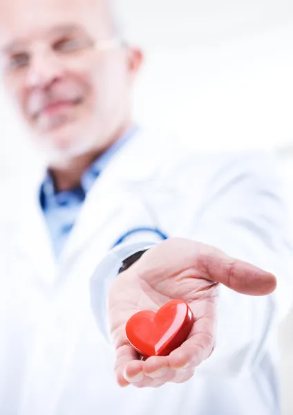 Medico con cuore — Foto Stock