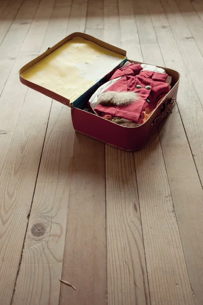 Red and white vintage suitcase — Stock Photo, Image