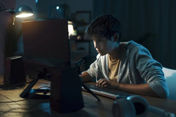 Boy Connecting Online Night Playing Video Games Entertainment Gaming Concept — Stock Photo, Image