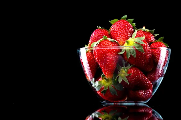 Delicious strawberries in a bowl — Stock Photo, Image