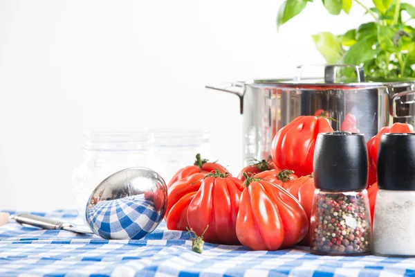 Préparation de sauce tomate — Photo