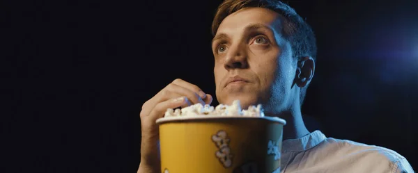 Focused Man Eating Popcorn Watching Movie Cinema — Stock Photo, Image
