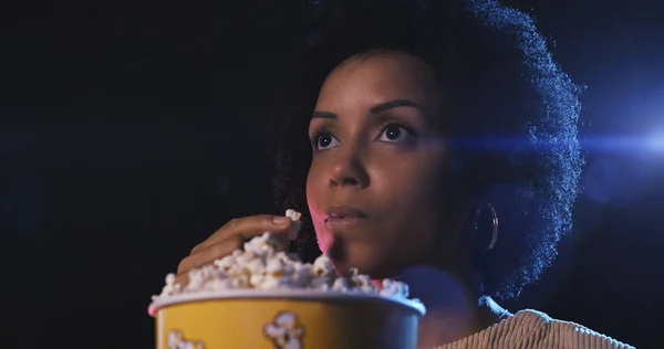 Young Afro American Woman Watching Movie Cinema Eating Popcorn Entertainment — Stock Photo, Image