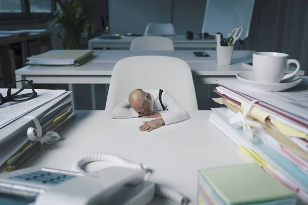 Stressed Tiny Businessman Sleeping His Desk Overtime Work Deadlines Concept — стоковое фото