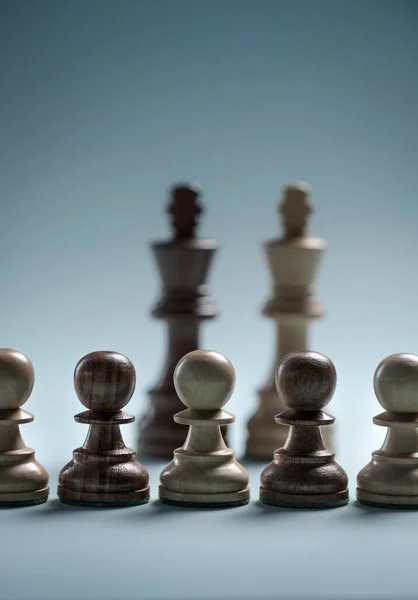 Чорно Білі Шахові Команди Королі Стоять Разом Концепція Шахової Гри — стокове фото