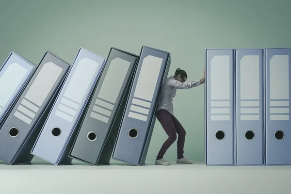 Businesswoman Holding Supporting Falling Ring Binders She Tidying Organizing Office — Stockfoto