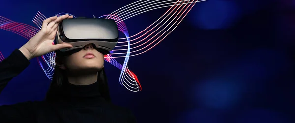 Young Beautiful Woman Wearing Headset Experiencing Virtual Reality Simulation Metaverse — Foto Stock