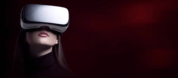 Young Beautiful Woman Wearing Headset Experiencing Virtual Reality Simulation Metaverse — Zdjęcie stockowe