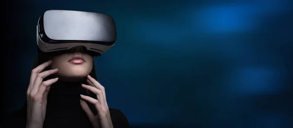 Young Beautiful Woman Wearing Headset Experiencing Virtual Reality Simulation Metaverse — Zdjęcie stockowe