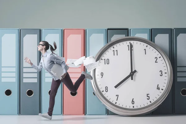 Businesswoman Running Fast Ang Big Clock Time Management Deadlines Concept — Stock Photo, Image