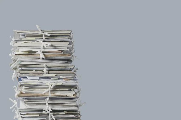 Τεράστιος Σωρός Αρχείων Και Εγγράφων Γκρι Φόντο Διοίκηση Και Γραφειοκρατία — Φωτογραφία Αρχείου