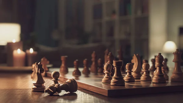 Šachová Partie Luxusní Dřevěnou Šachovou Sadou Interiérem Obývacího Pokoje — Stock fotografie