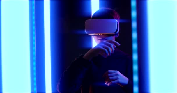 Gebruiker Interactie Met Virtual Reality — Stockvideo