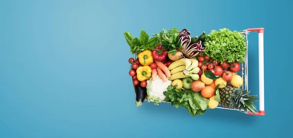 Carrinho Compras Supermercado Cheio Legumes Frutas Frescas Conceito Comida Orgânica — Fotografia de Stock