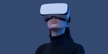 VR kulaklık takan genç ve güzel bir kadın sanal gerçekliği tecrübe ediyor, fütürist teknoloji kavramı.