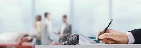 Couple Talking Salesman Car Dealership Businessman Signing Contract Foreground — Stock Photo, Image