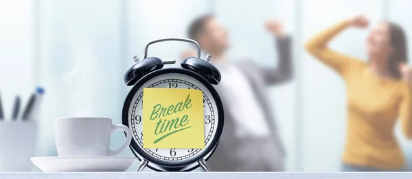 Business People Taking Break Office Alarm Clock Sticky Note Foreground — Stock Photo, Image