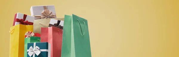 Gyönyörű Színes Ajándékok Bevásárló Táskák Értékesítési Vásárlási Koncepció — Stock Fotó