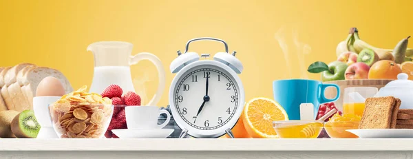 Reloj Despertador Vintage Deliciosa Comida Saludable Mesa Cocina Casa — Foto de Stock