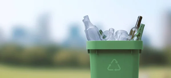 Pojemnik Odpady Szklane Recykling Koncepcja Selektywnej Zbiórki Odpadów — Zdjęcie stockowe