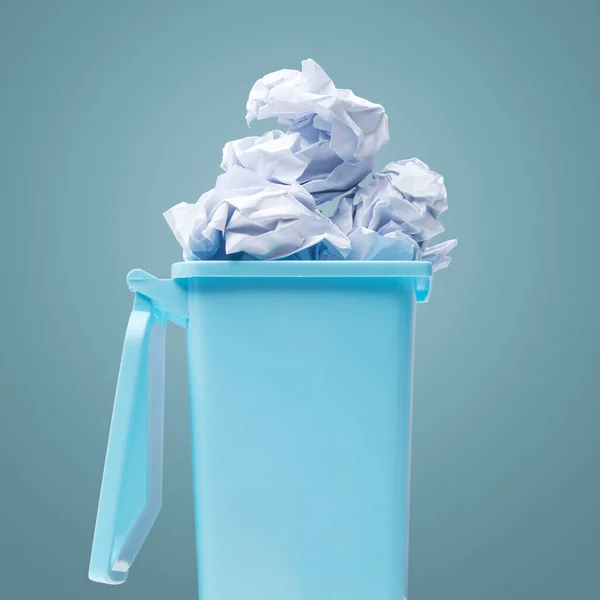 Small Garbage Can Full Crumpled Paper Recycling Separate Waste Collection — Stock Photo, Image