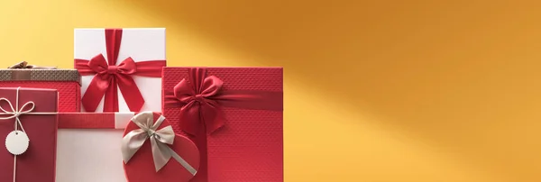 Belos Presentes Natal Espaço Branco Cópia Feriados Conceito Compras — Fotografia de Stock