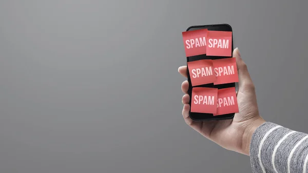 Hand Hält Ein Smartphone Voller Spam Texte Cybersicherheitskonzept — Stockfoto