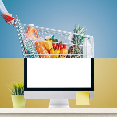 Çevrimiçi market alışverişi: bilgisayar ve alışveriş arabası