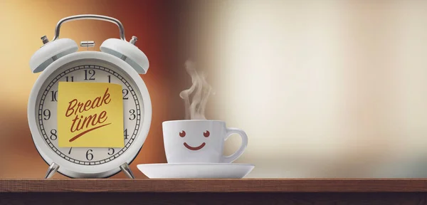 Reloj Despertador Con Nota Adhesiva Linda Taza Café Sonriendo Hora —  Fotos de Stock