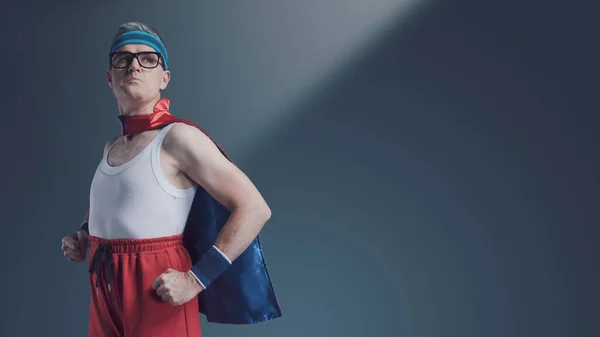 Super Herói Engraçado Com Óculos Capa Pequena Ele Está Posando — Fotografia de Stock