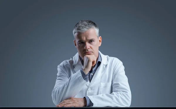 Confident Medical Scientist Posing Looking Camera — Stock Photo, Image