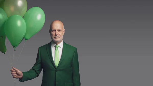 Affärsman Med Gröna Ballonger Ekologi Och Hållbar Affärsidé — Stockfoto