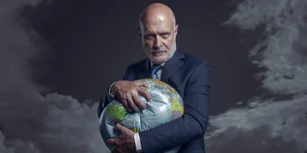 Empresário Corporativo Ganancioso Esmagando Globo Exploração Terra Conceito Poder — Fotografia de Stock