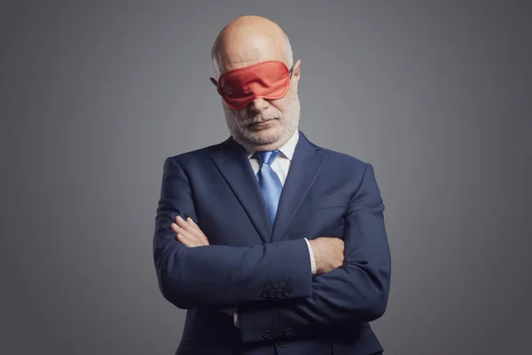 Sömnig Oförsiktig Affärsman Sover Och Bär Sömnmask Över Ögonen — Stockfoto