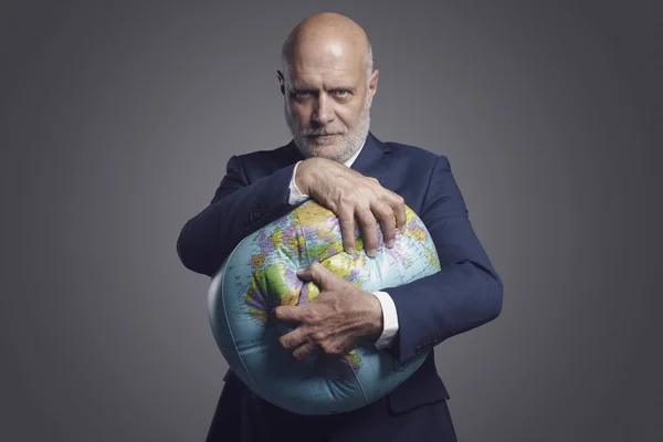 Homme Affaires Avide Entreprise Écrasant Globe Exploitation Terre Concept Pouvoir — Photo
