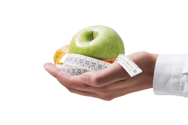 营养学家持有卷尺和苹果 健身和饮食计划的概念 与白人背景隔离 — 图库照片