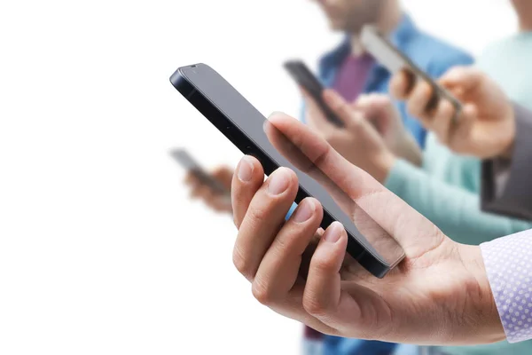Mensen Gericht Hun Smartphones Witte Achtergrond Technologie Verslaving Concept — Stockfoto