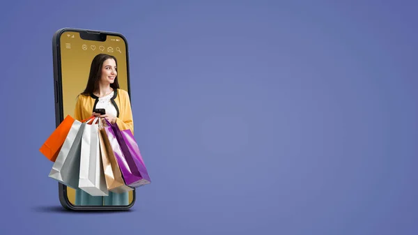 Щаслива Молода Жінка Тримає Багато Сумки Покупок Екрані Смартфона Онлайн — стокове фото