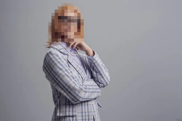 Porträtt Kvinna Med Suddigt Ansikte Identitetsskydd — Stockfoto