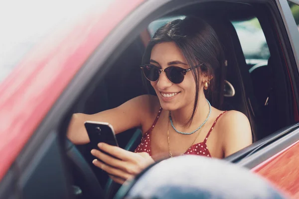 Happy Smiling Woman Holding Her Smart Phone Sitting Car Female — Stock Photo, Image