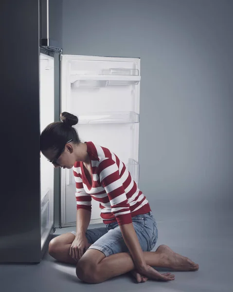 Hungry Woman Leaning Her Empty Fridge She Hungry She Has — Stock Photo, Image