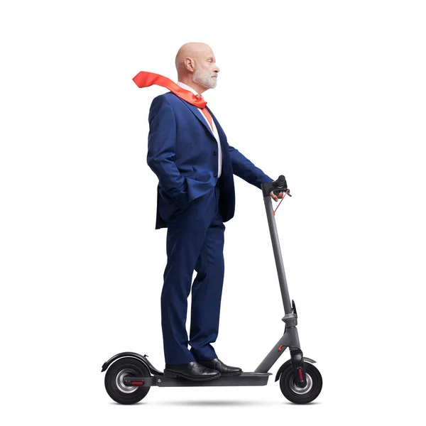 Zakelijke Zakenman Paardrijden Een Snelle Eco Vriendelijke Elektrische Scooter Geïsoleerd — Stockfoto