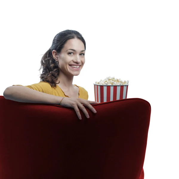 Kvinna Äter Popcorn Och Titta Filmer Underhållning Och Bio Koncept — Stockfoto