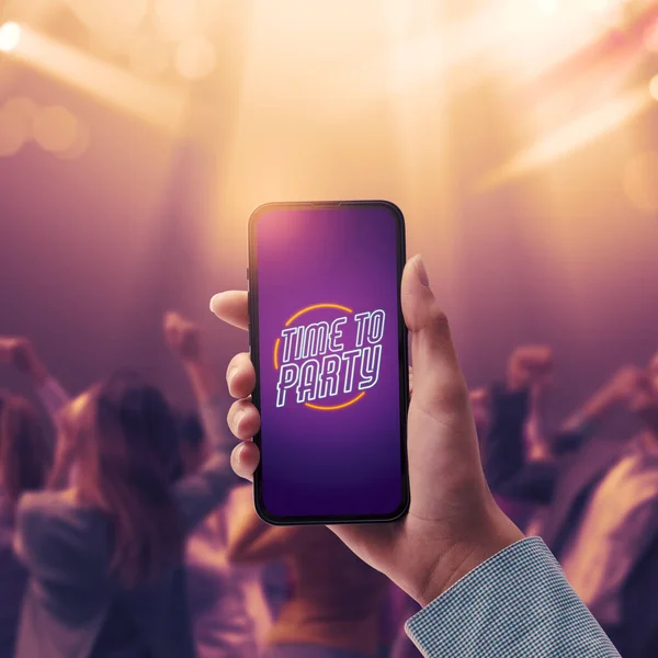 People Partying Together Nightclub Woman Holding Smartphone Foreground Pov Shot — Stock Photo, Image