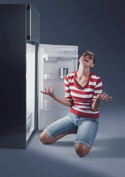 Desperate Crying Woman Empty Fridge She Hungry She Has Food — Stock Photo, Image