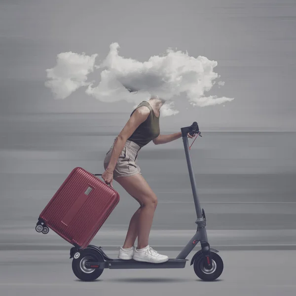 Mulher Distraída Com Cabeça Uma Nuvem Montando Uma Scooter Elétrica — Fotografia de Stock