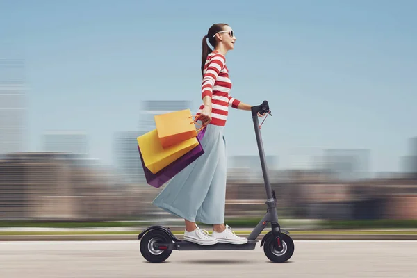 Mujer Joven Feliz Llevando Muchas Bolsas Compras Montando Scooter Eléctrico —  Fotos de Stock